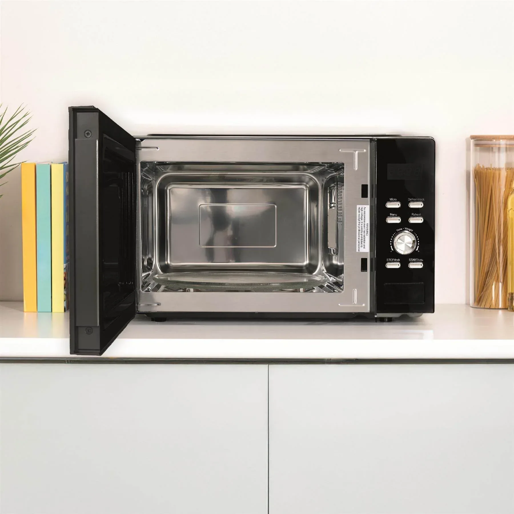 Hamilton Beach 30L Black Family Microwave - Image 3