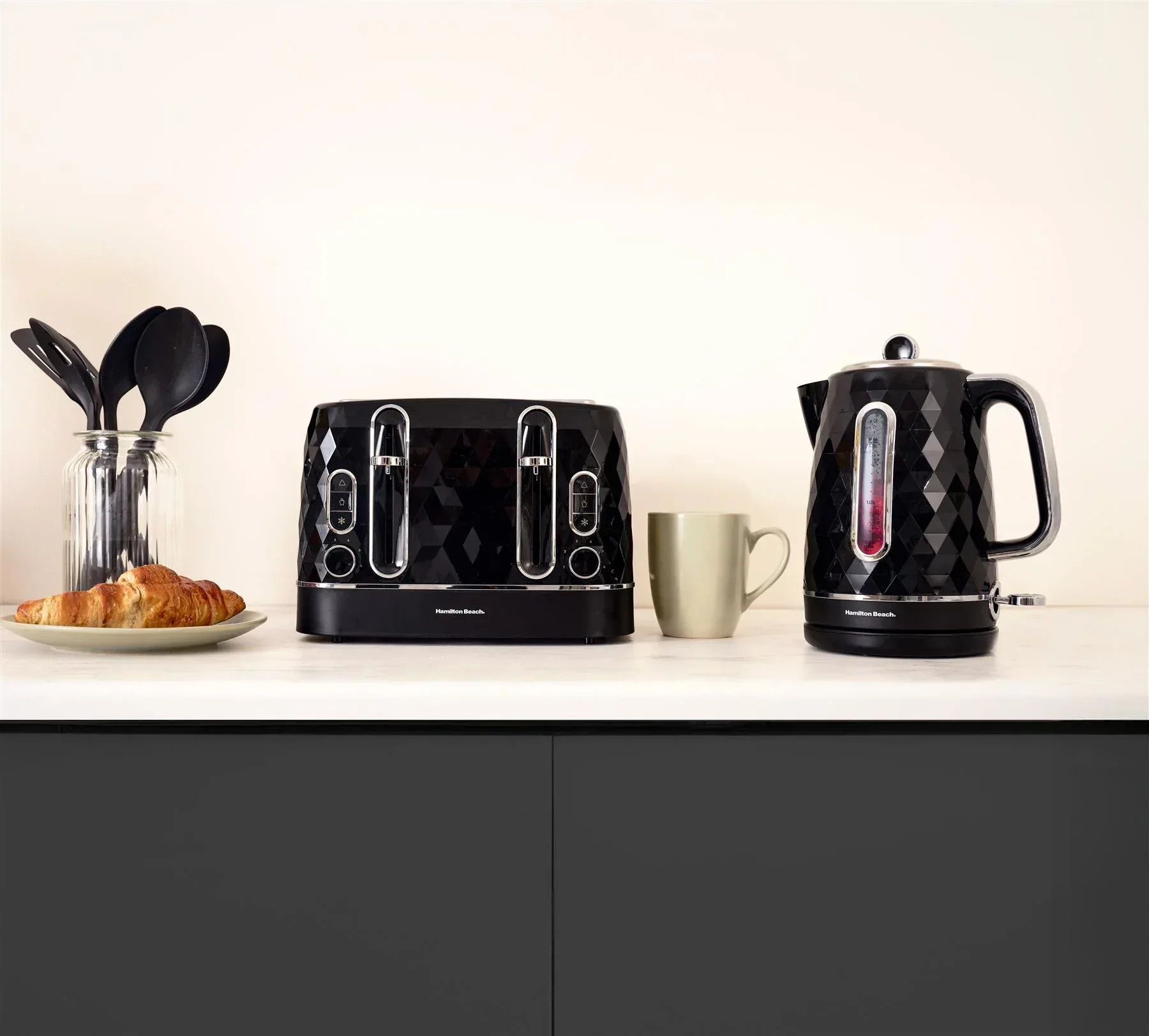 Hamilton Beach Diamond Kettle, Toaster & 20L Stainless Steel Cavity Microwave Set - Black - Image 7