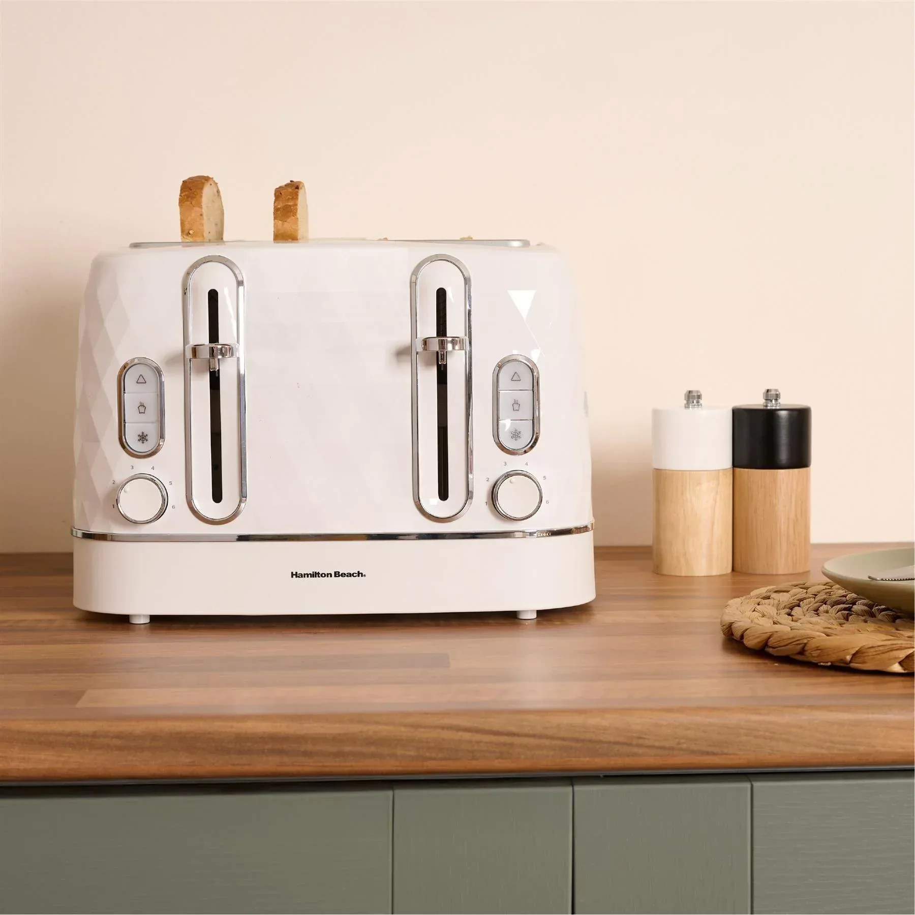 Hamilton Beach Diamond Kettle, Toaster & 20L Stainless Steel Cavity Microwave Set  - White - Image 3