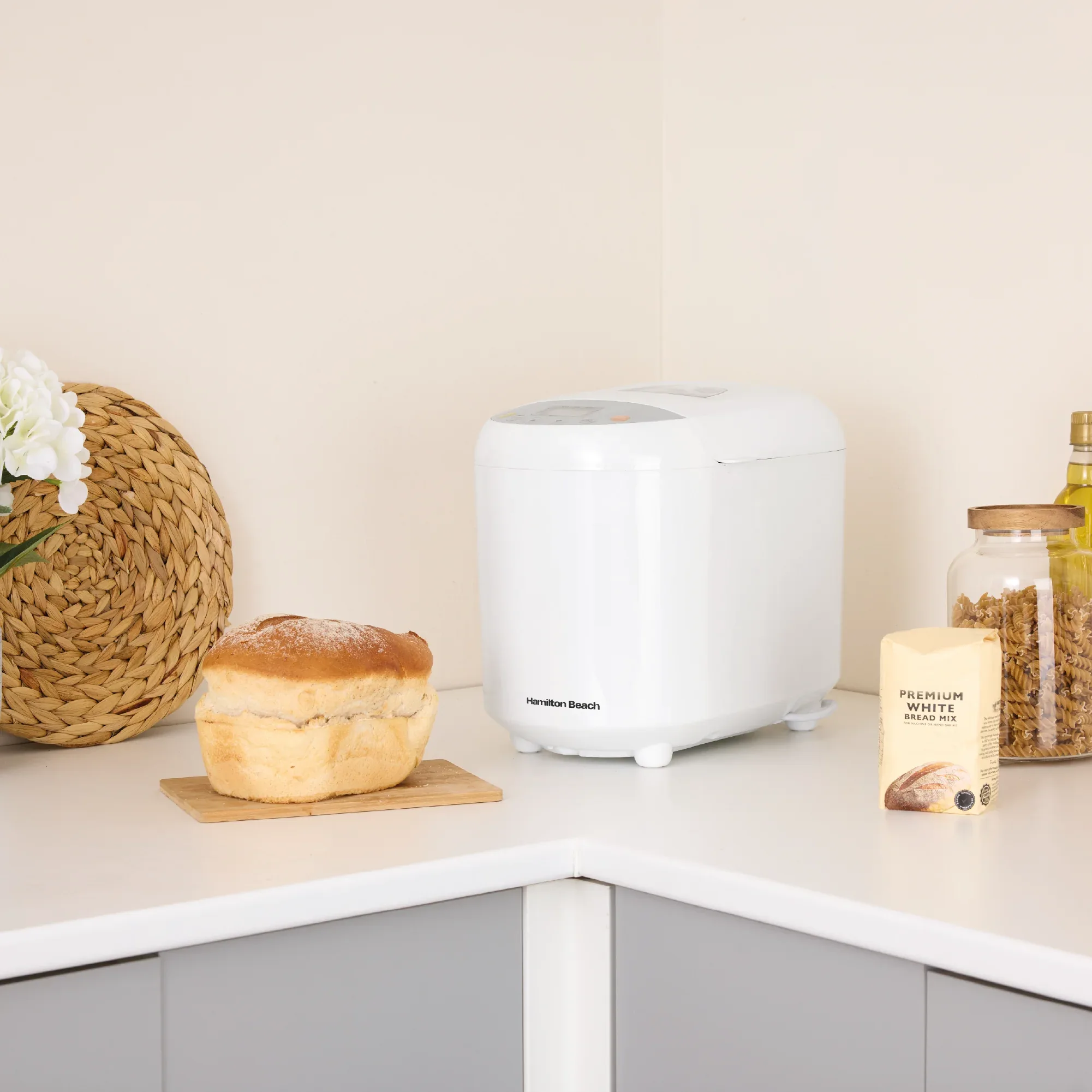 Hamilton Beach Essential QuickBake 19-in-1 Automatic Bread Maker - Image 4