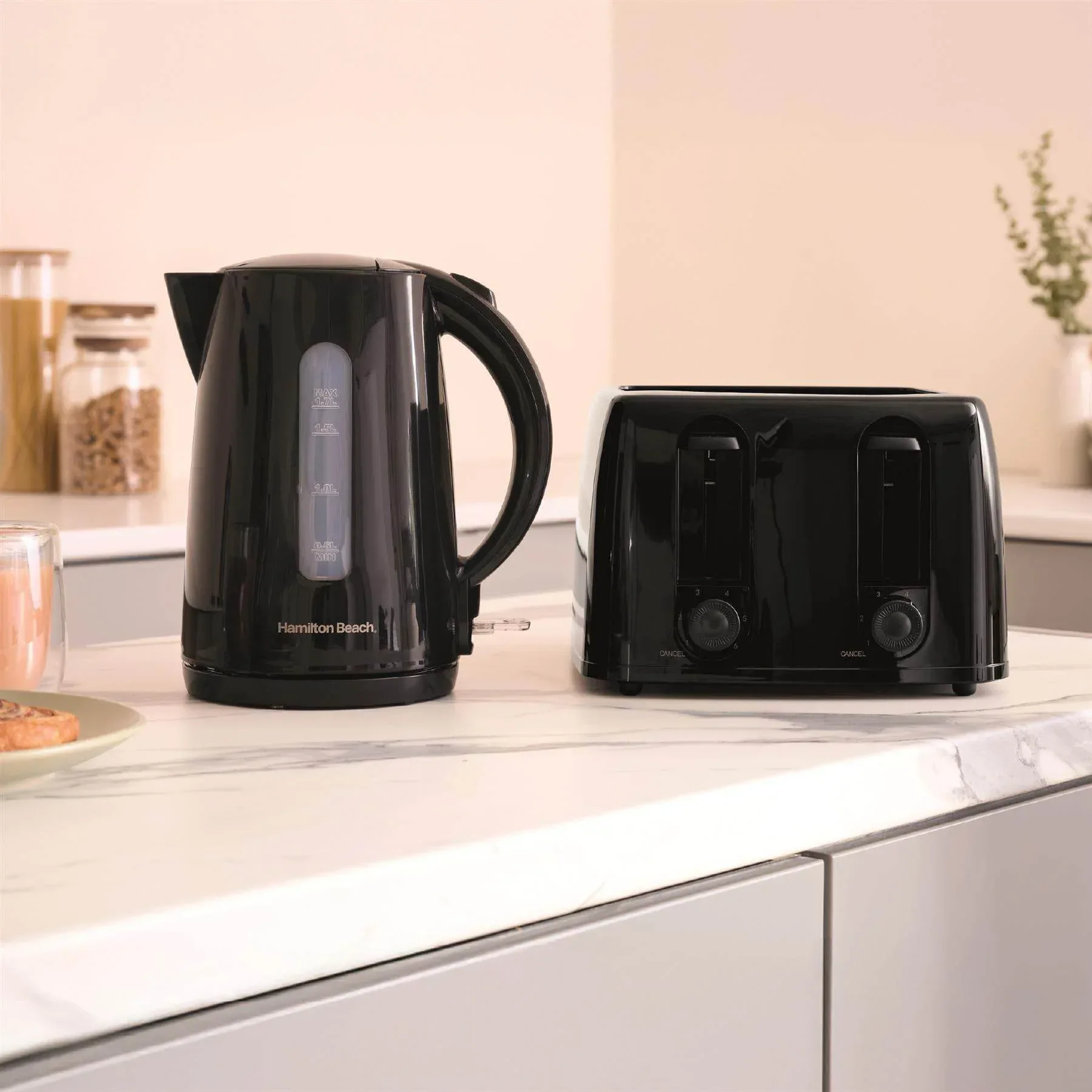 Hamilton Beach Essentials 1.7L Rapid Boil Kettle - Black - Image 4