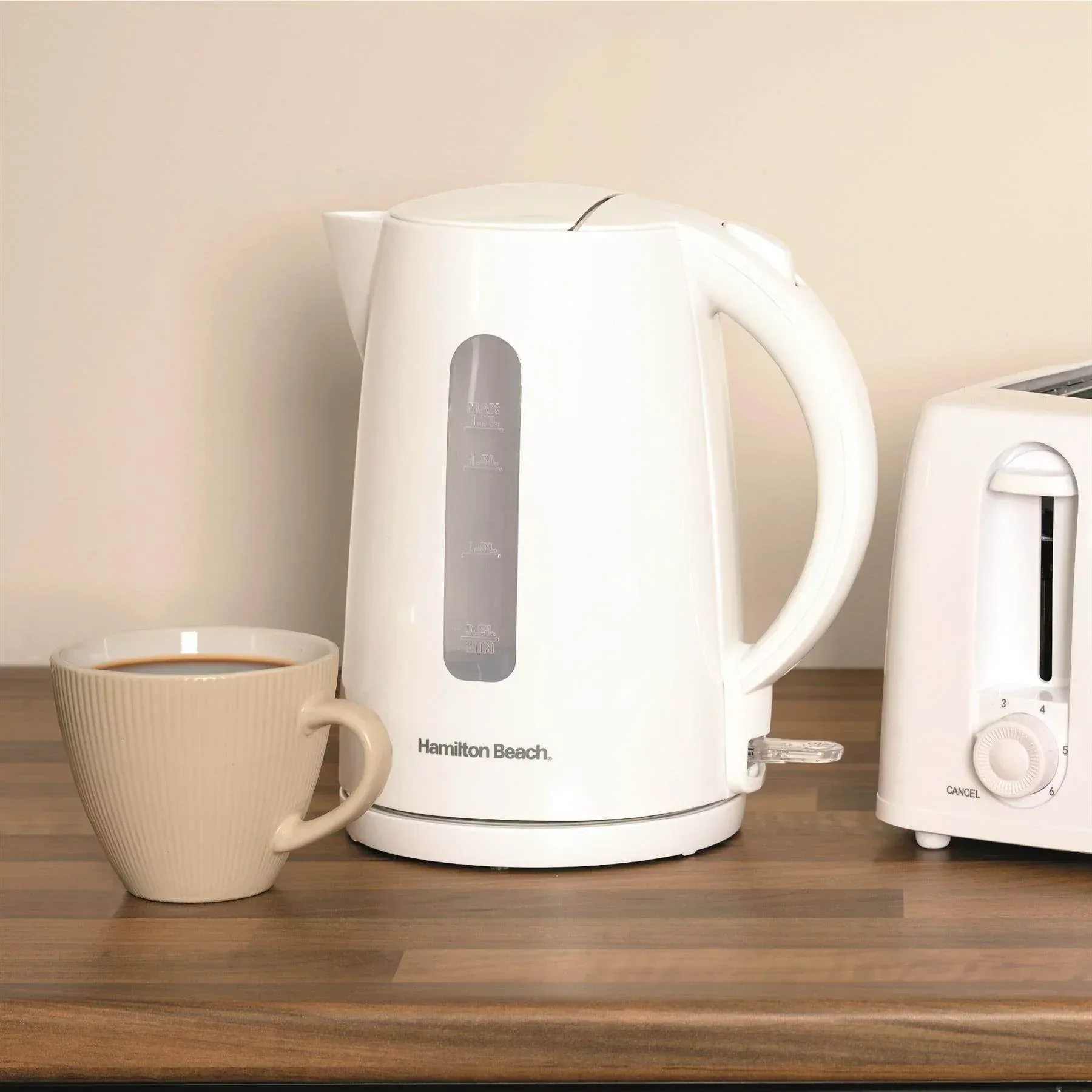 Hamilton Beach Essentials 1.7L Rapid Boil Kettle - White - Image 3