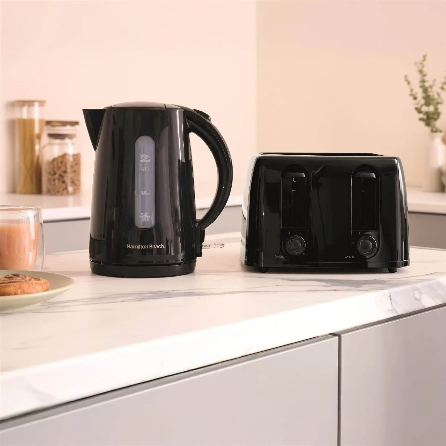 Hamilton Beach Essentials 4 Slice Toaster - Black - Image 3