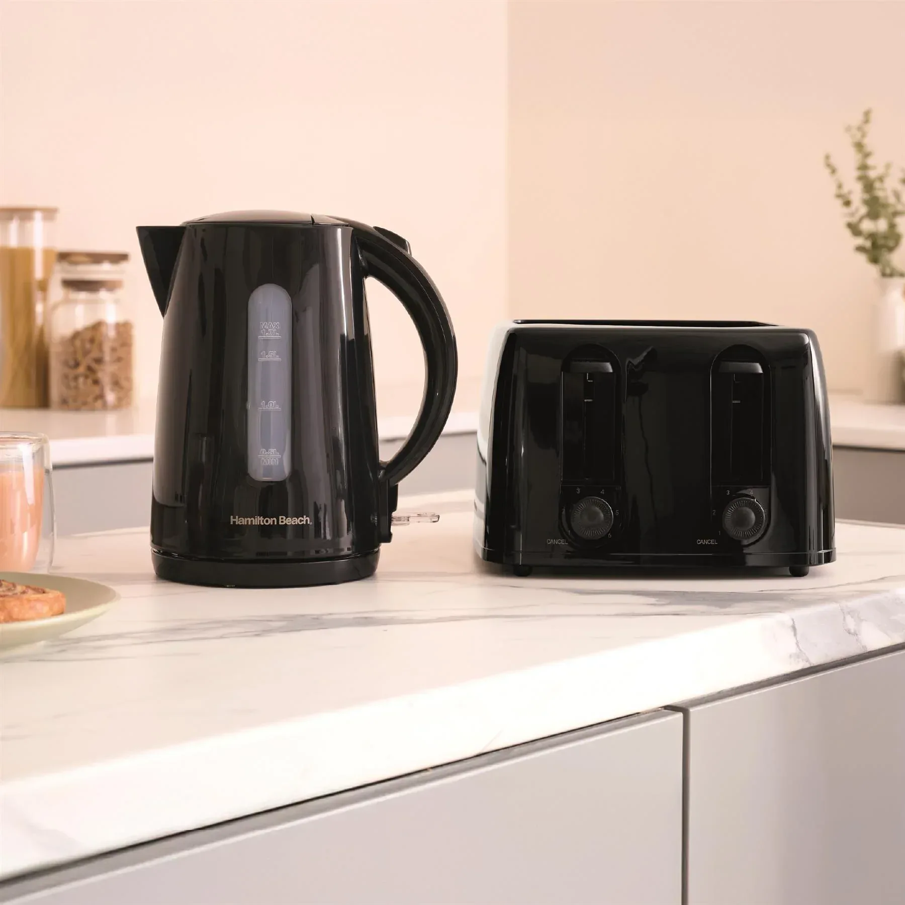 Hamilton Beach Essentials Kettle, Toaster & 20L Stainless Steel Cavity Microwave Set - Black - Image 5