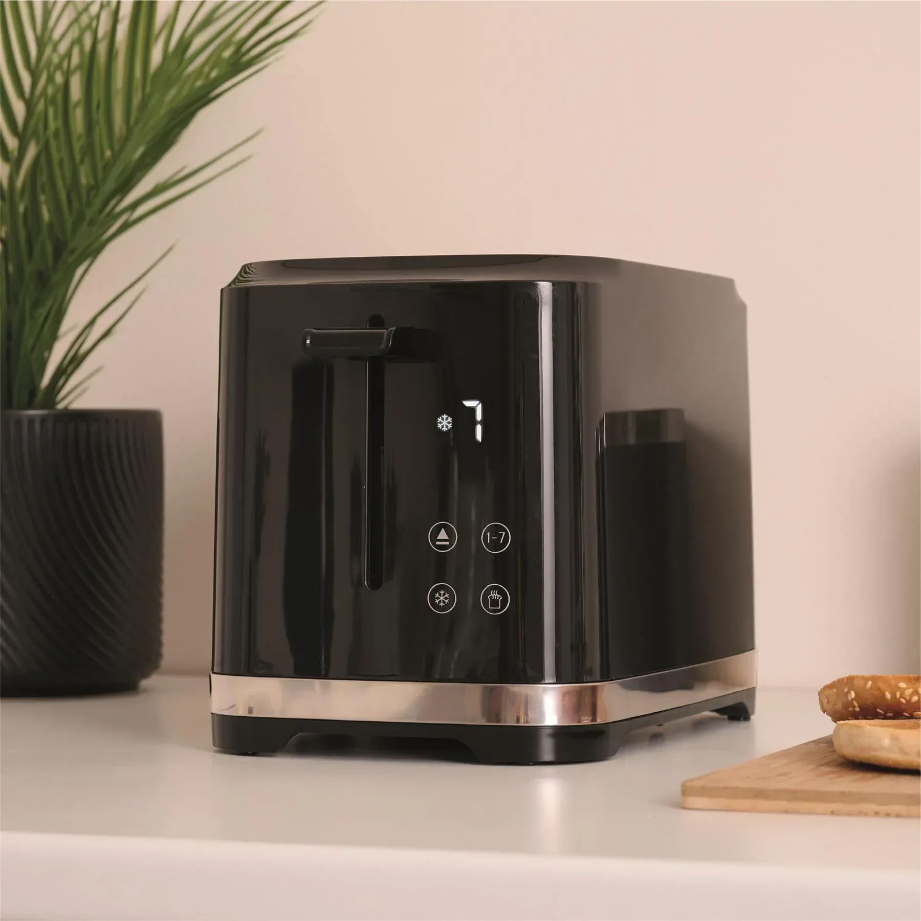 Hamilton Beach FlexiControl Kettle, Toaster & 20L Retro Microwave Set - Black - Image 3