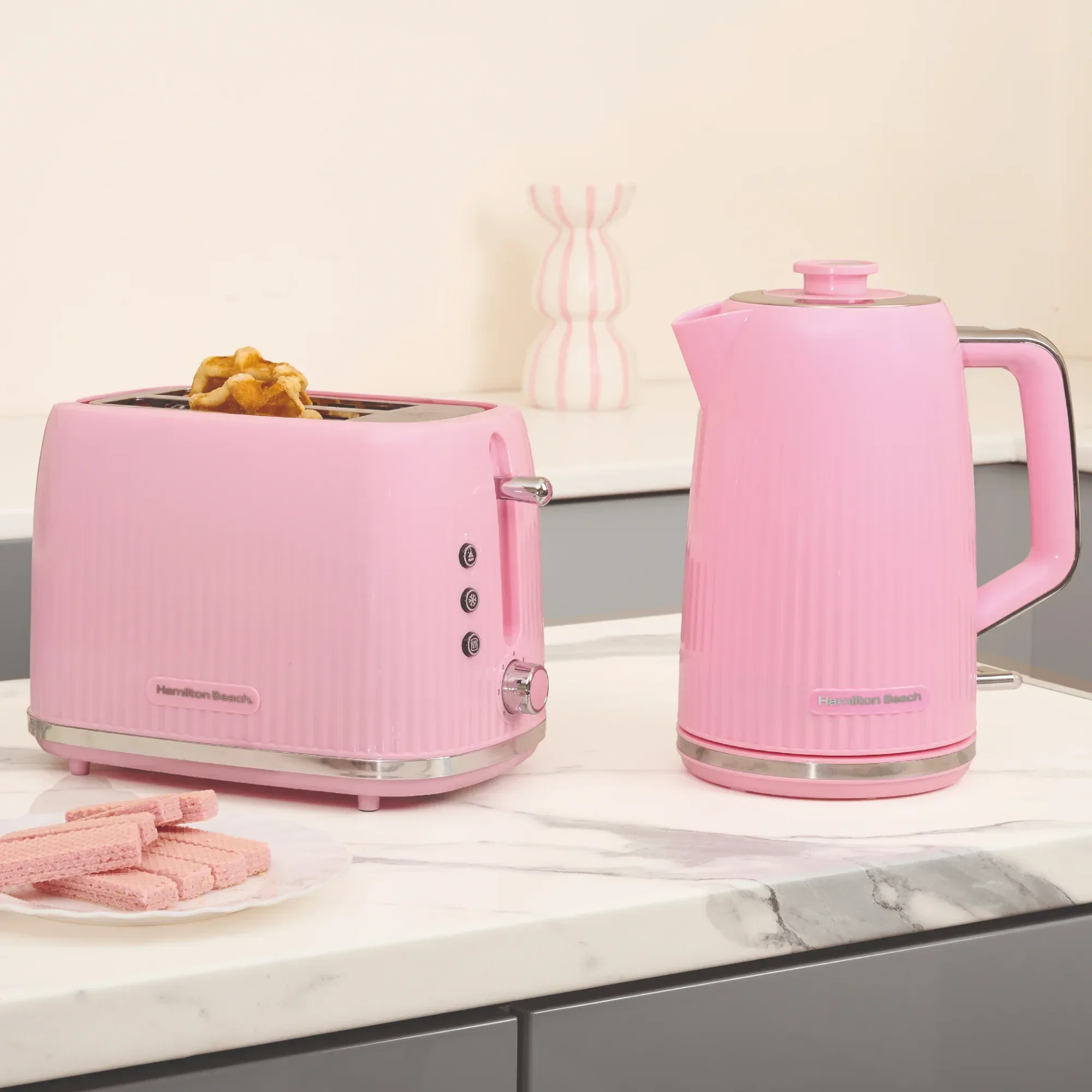 Hamilton Beach Miami Kettle & Toaster Set Flamingo Pink - Image 5
