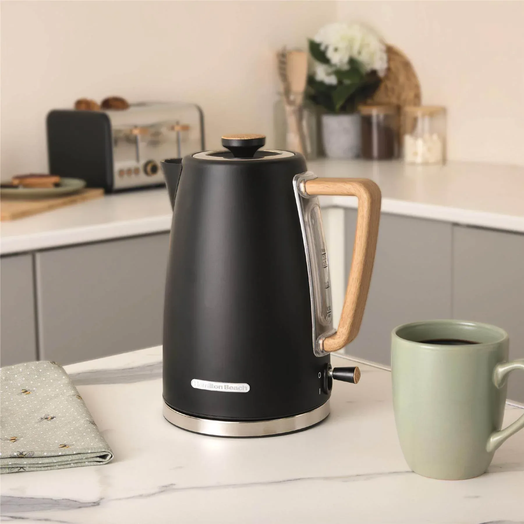 Hamilton Beach Scandi 1.7L Kettle - Matte Black with Wood Effect - Image 3